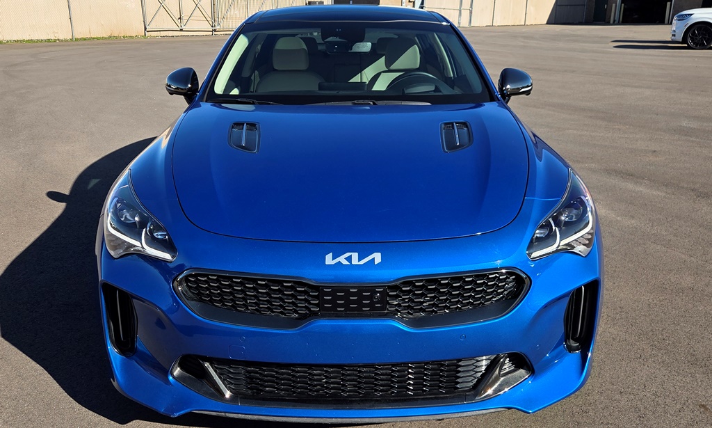 2023 Kia Stinger GT2's photo