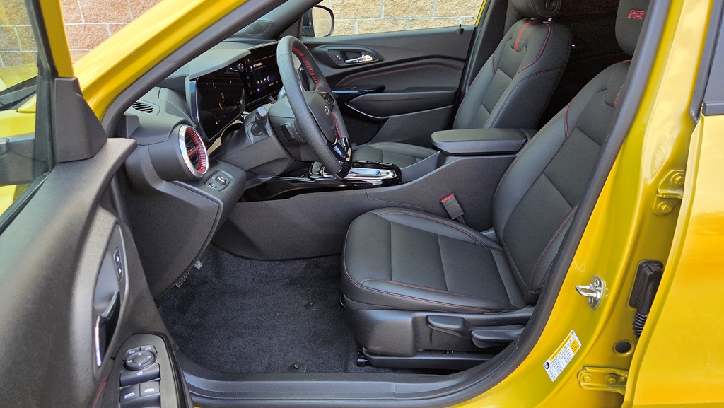 2025 Chevrolet Trax RS - Photo 12