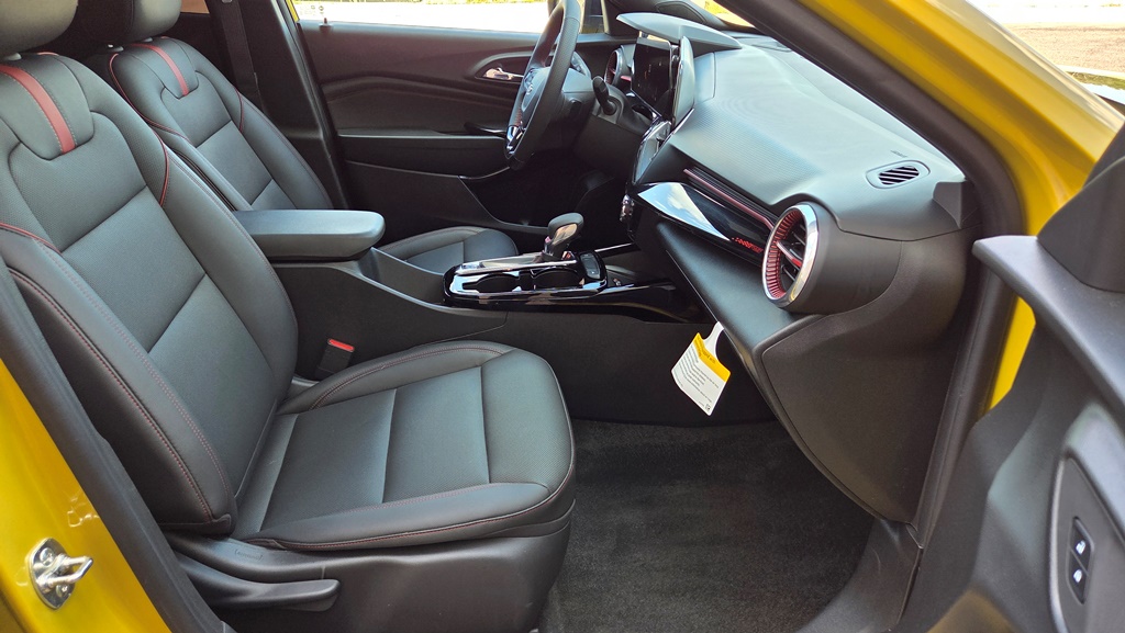 2025 Chevrolet Trax RS - Photo 19