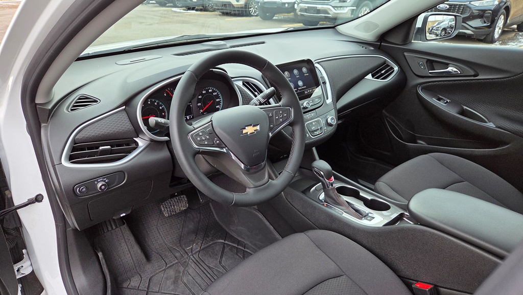 2023 Chevrolet Malibu RS - Photo 13