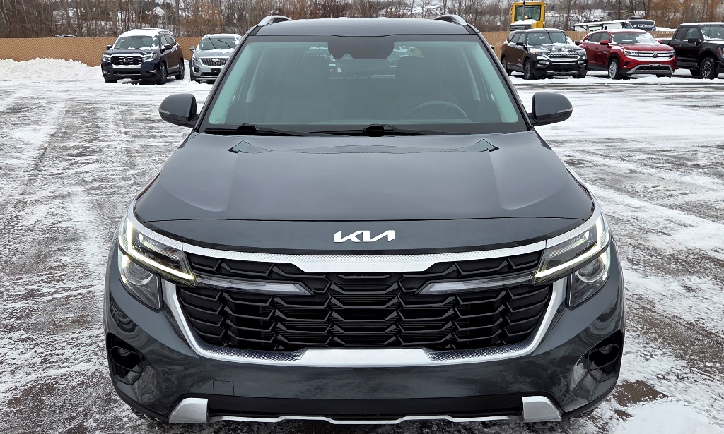 2024 Kia Seltos S's photo