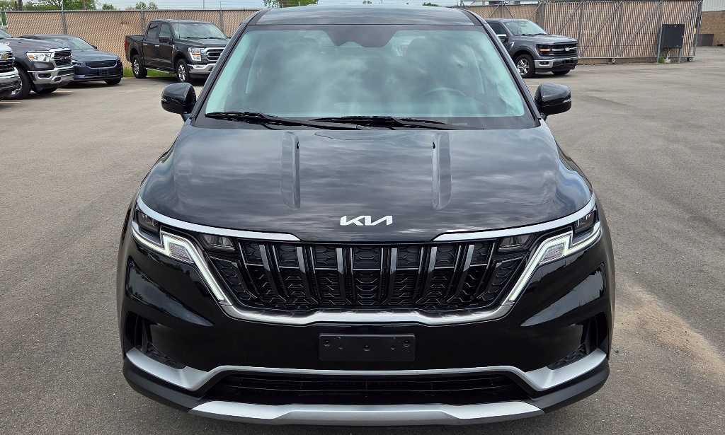 2024 Kia Sedona LX Seat Pkg's photo